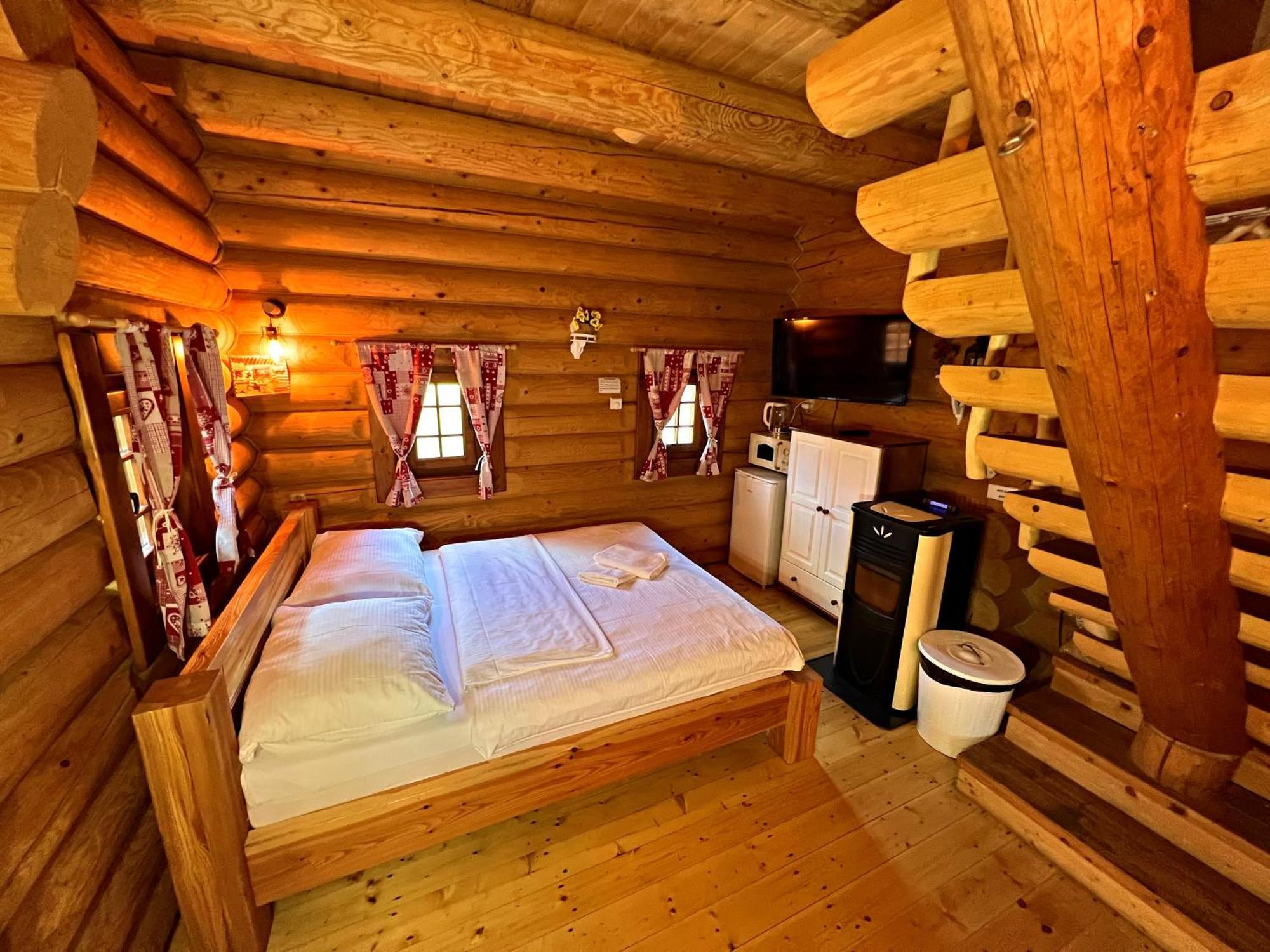 Ubytovanie Koliba Pacho - Zrub Zuzka Prievidza Exterior foto
